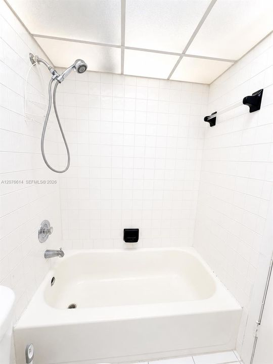 For Rent: $1,350 (0 beds, 1 baths, 550 Square Feet)