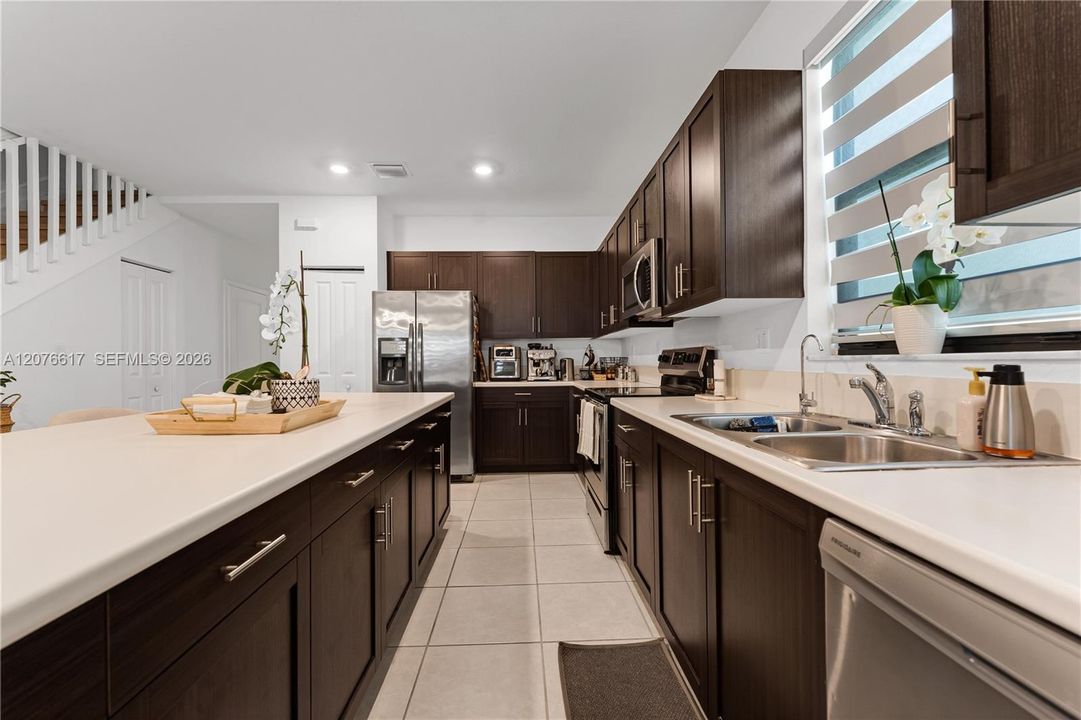 For Rent: $3,500 (4 beds, 3 baths, 1936 Square Feet)