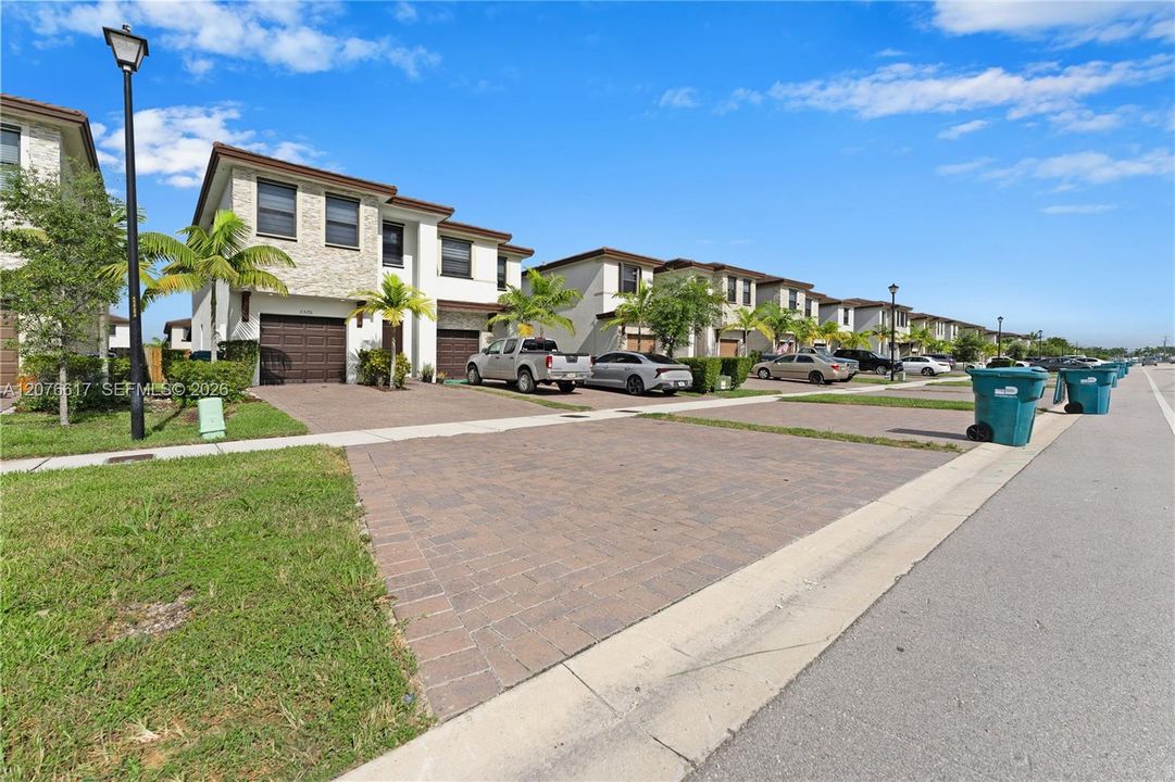 For Rent: $3,500 (4 beds, 3 baths, 1936 Square Feet)