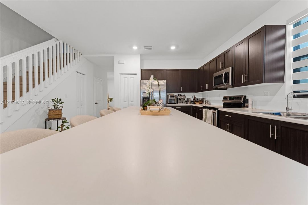 For Rent: $3,500 (4 beds, 3 baths, 1936 Square Feet)