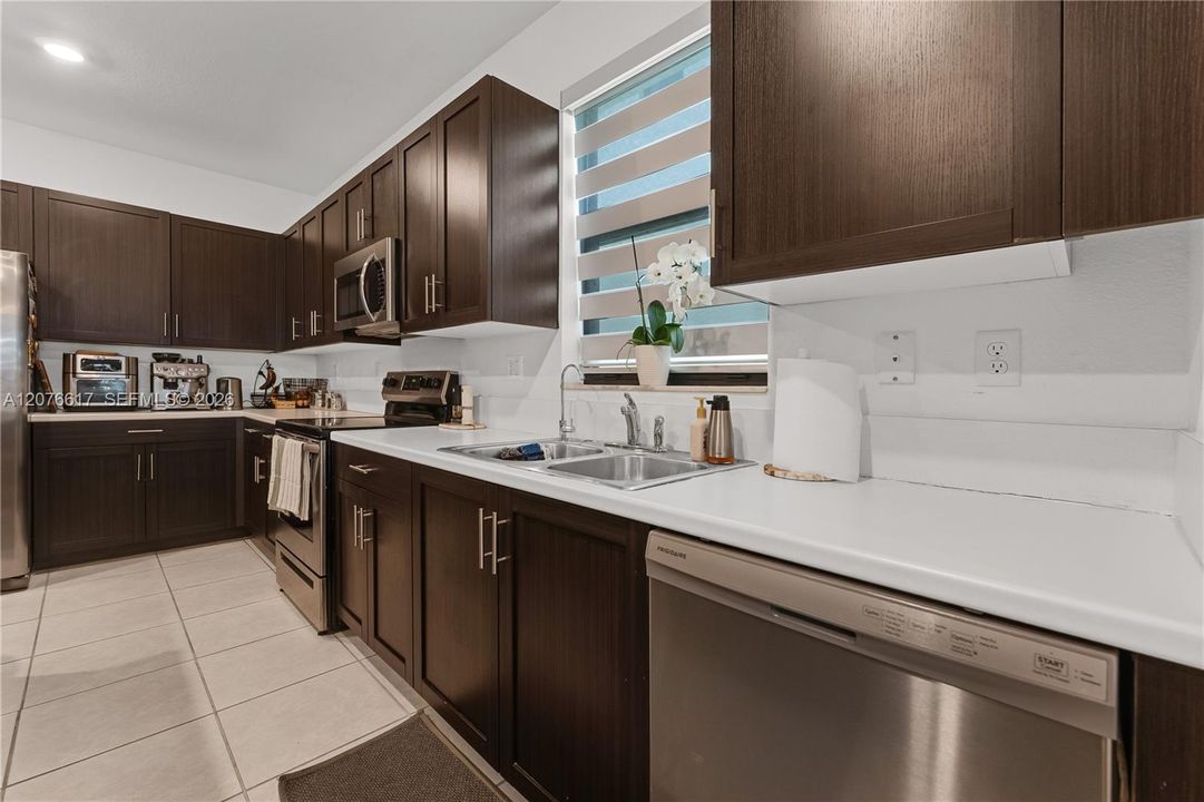 For Rent: $3,500 (4 beds, 3 baths, 1936 Square Feet)