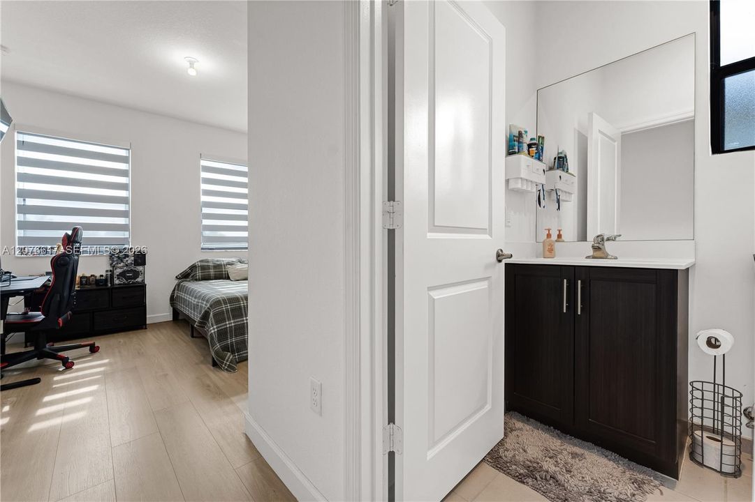 For Rent: $3,500 (4 beds, 3 baths, 1936 Square Feet)