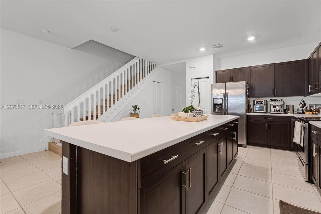 For Rent: $3,500 (4 beds, 3 baths, 1936 Square Feet)