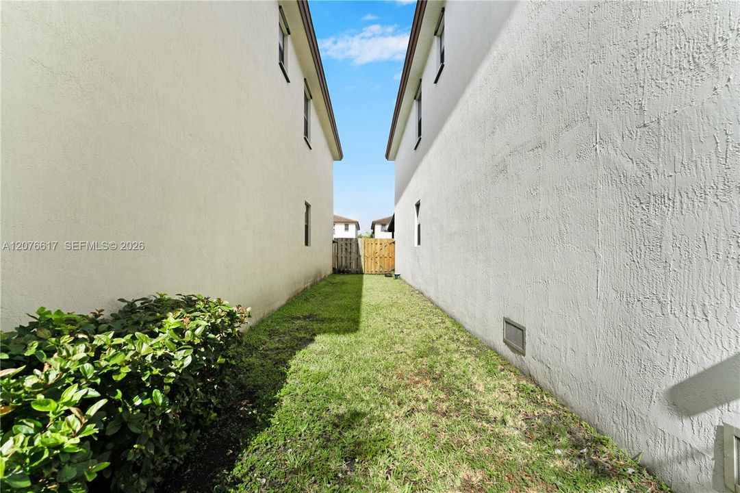 For Rent: $3,500 (4 beds, 3 baths, 1936 Square Feet)
