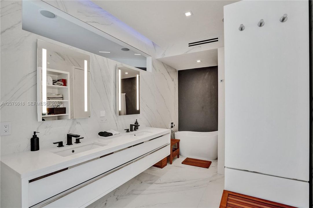 En Renta: $20,000 (4 camas, 3 baños, 4078 Pies cuadrados)