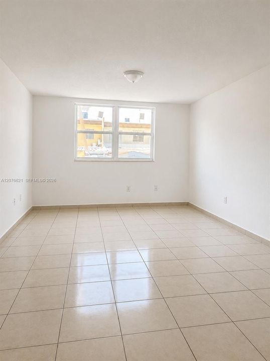 В аренду: $1,900 (2 спален, 1 ванн, 770 Квадратных фут)
