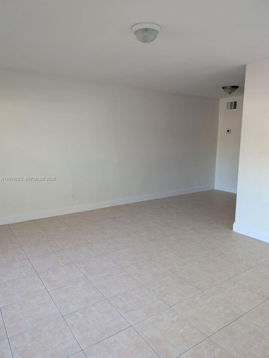 For Rent: $1,750 (1 beds, 1 baths, 1368 Square Feet)