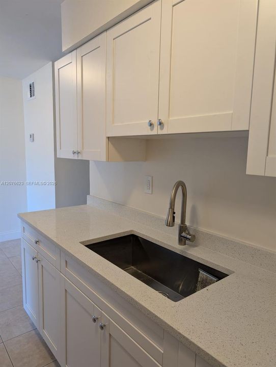 For Rent: $1,750 (1 beds, 1 baths, 1368 Square Feet)