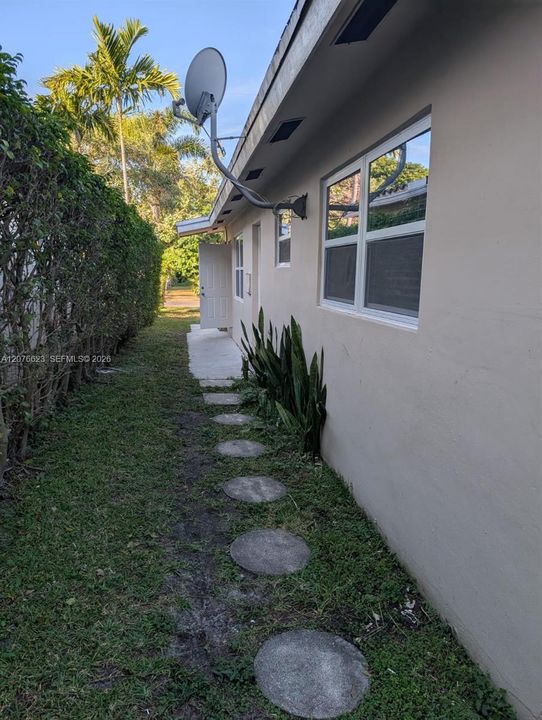 For Rent: $1,750 (1 beds, 1 baths, 1368 Square Feet)