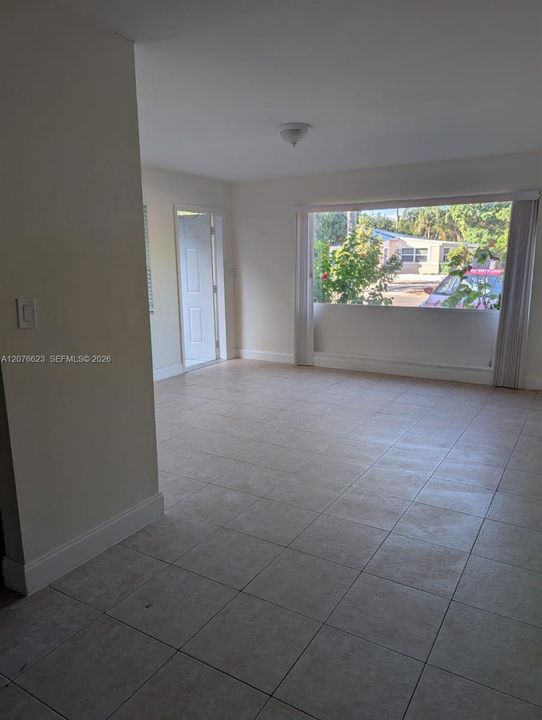 For Rent: $1,750 (1 beds, 1 baths, 1368 Square Feet)