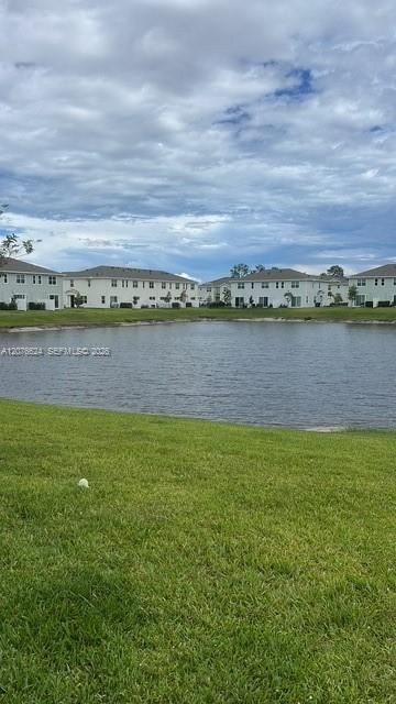 For Rent: $2,750 (4 beds, 2 baths, 1821 Square Feet)