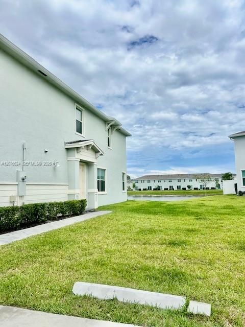 For Rent: $2,750 (4 beds, 2 baths, 1821 Square Feet)