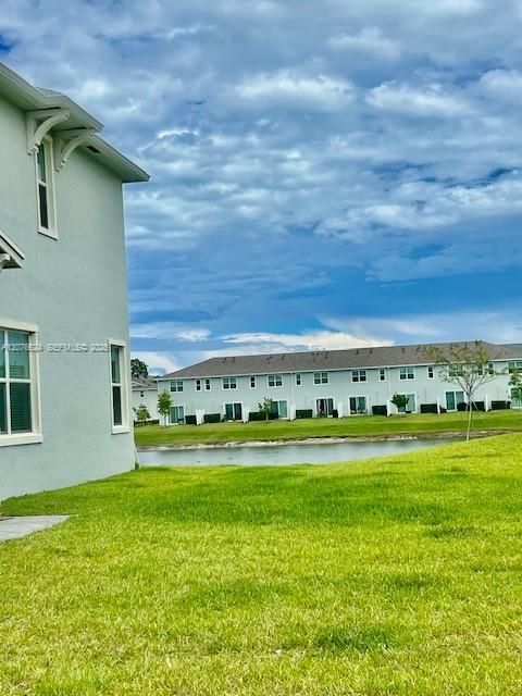 For Rent: $2,750 (4 beds, 2 baths, 1821 Square Feet)