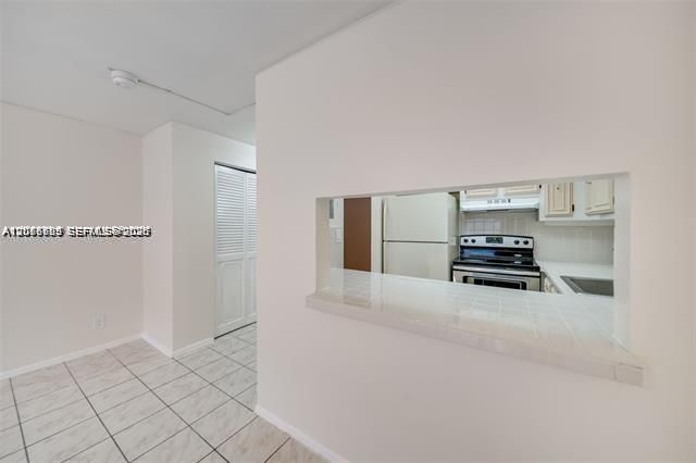 For Rent: $1,350 (1 beds, 1 baths, 850 Square Feet)