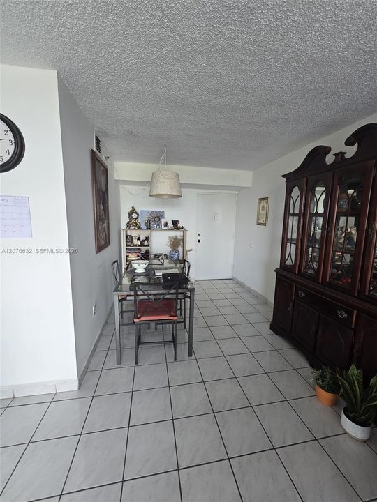 En Venta: $265,000 (2 camas, 2 baños, 974 Pies cuadrados)