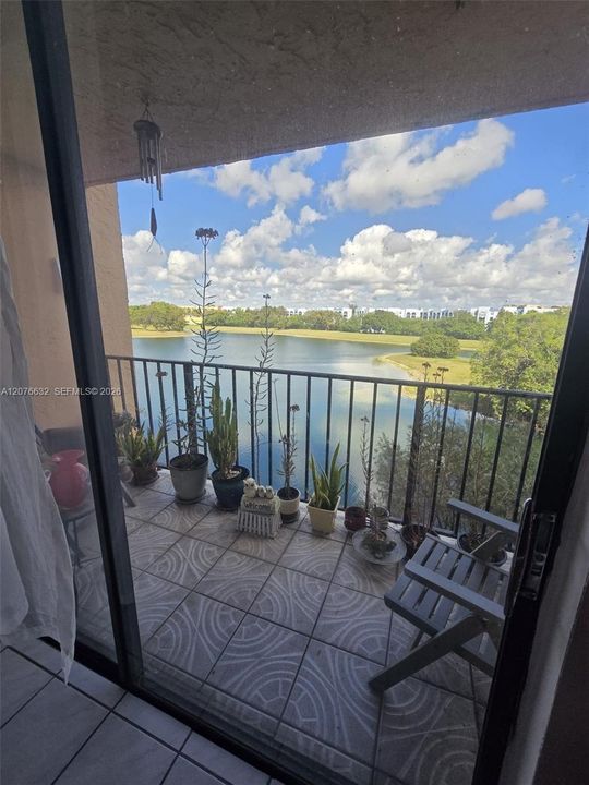 En Venta: $265,000 (2 camas, 2 baños, 974 Pies cuadrados)