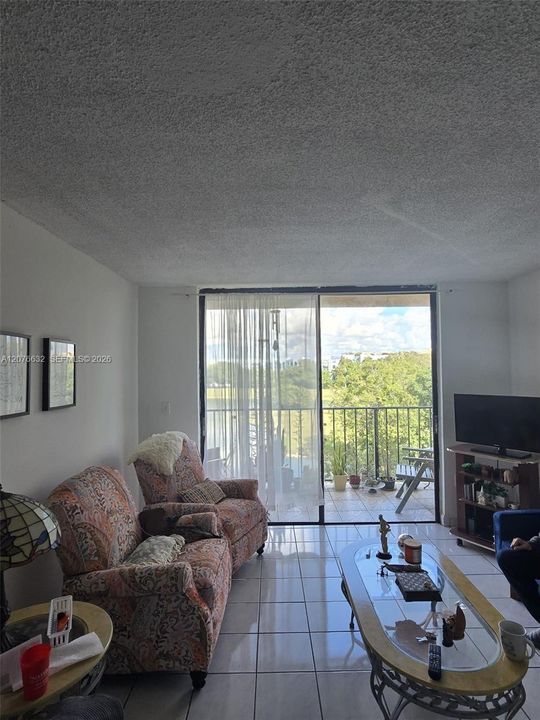 En Venta: $265,000 (2 camas, 2 baños, 974 Pies cuadrados)
