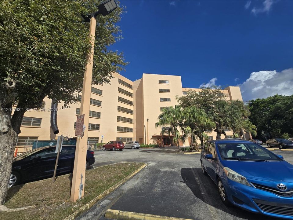 En Venta: $265,000 (2 camas, 2 baños, 974 Pies cuadrados)
