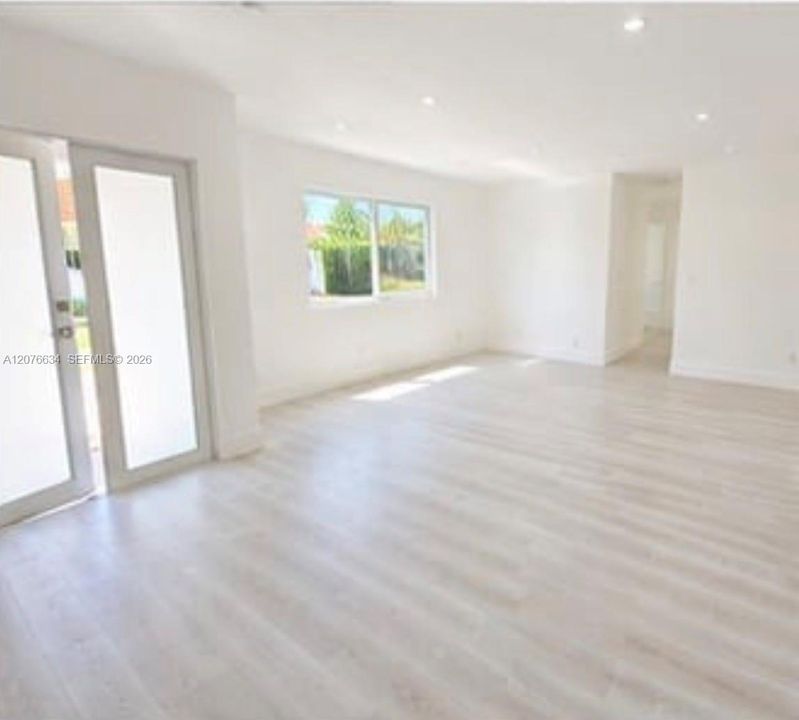 For Sale: $895,000 (4 beds, 2 baths, 1999 Square Feet)