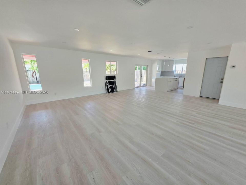 For Sale: $895,000 (4 beds, 2 baths, 1999 Square Feet)