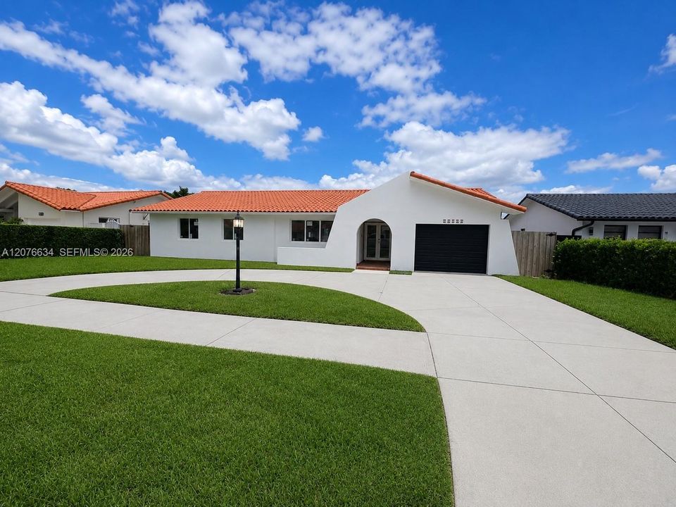 For Sale: $895,000 (4 beds, 2 baths, 1999 Square Feet)