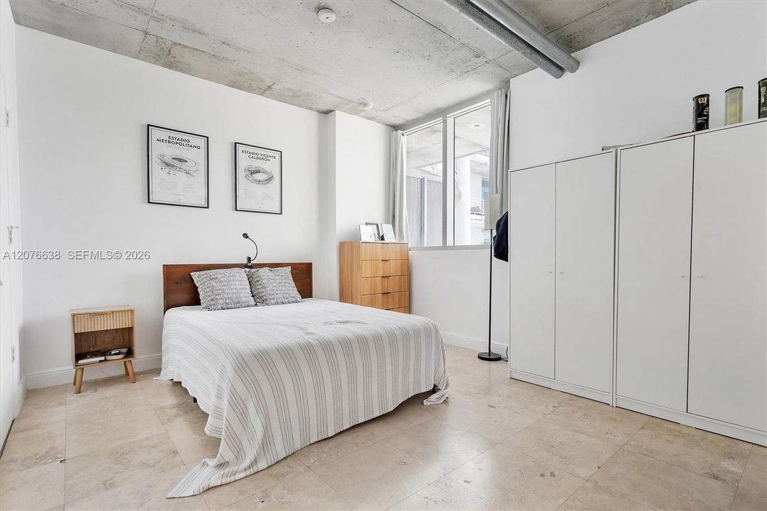 На продажу: $334,999 (0 спален, 1 ванн, 638 Квадратных фут)