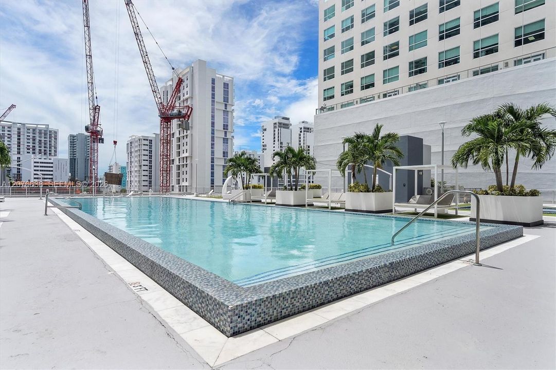 На продажу: $334,999 (0 спален, 1 ванн, 638 Квадратных фут)