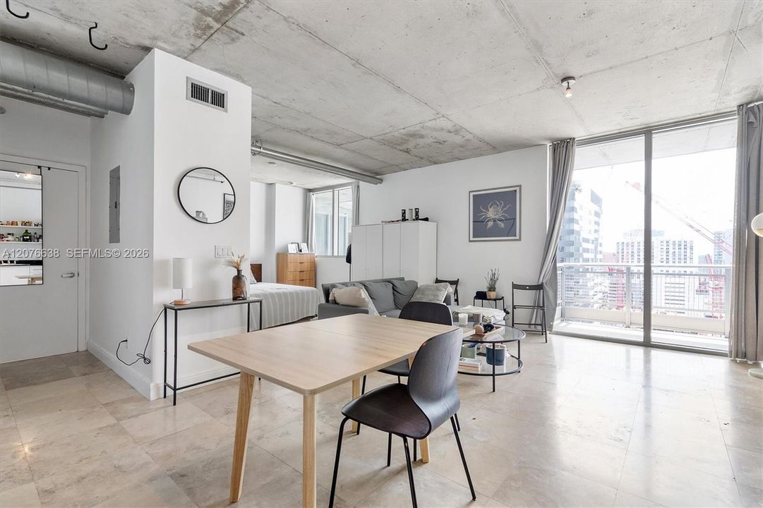 На продажу: $334,999 (0 спален, 1 ванн, 638 Квадратных фут)