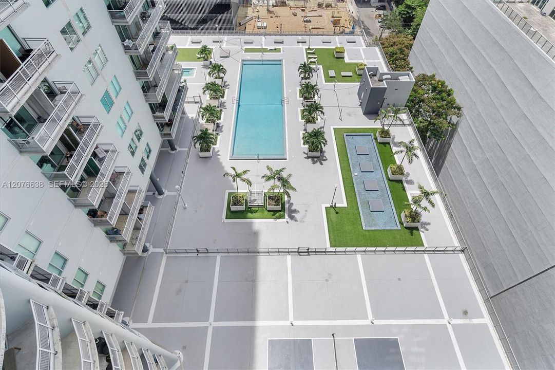 На продажу: $334,999 (0 спален, 1 ванн, 638 Квадратных фут)