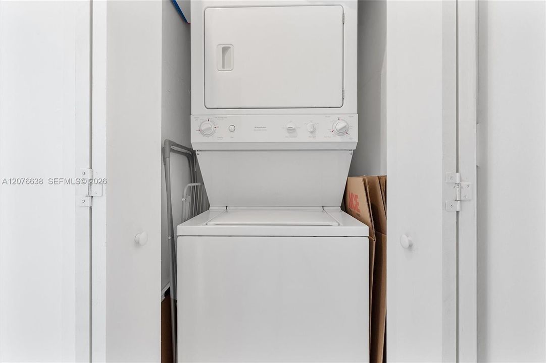 На продажу: $334,999 (0 спален, 1 ванн, 638 Квадратных фут)