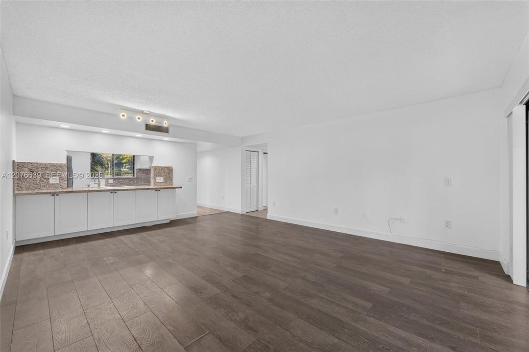 En Venta: $310,000 (2 camas, 2 baños, 985 Pies cuadrados)