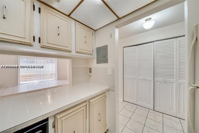 For Sale: $135,000 (1 beds, 1 baths, 850 Square Feet)