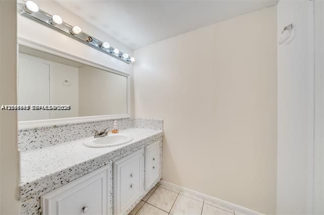 For Sale: $135,000 (1 beds, 1 baths, 850 Square Feet)