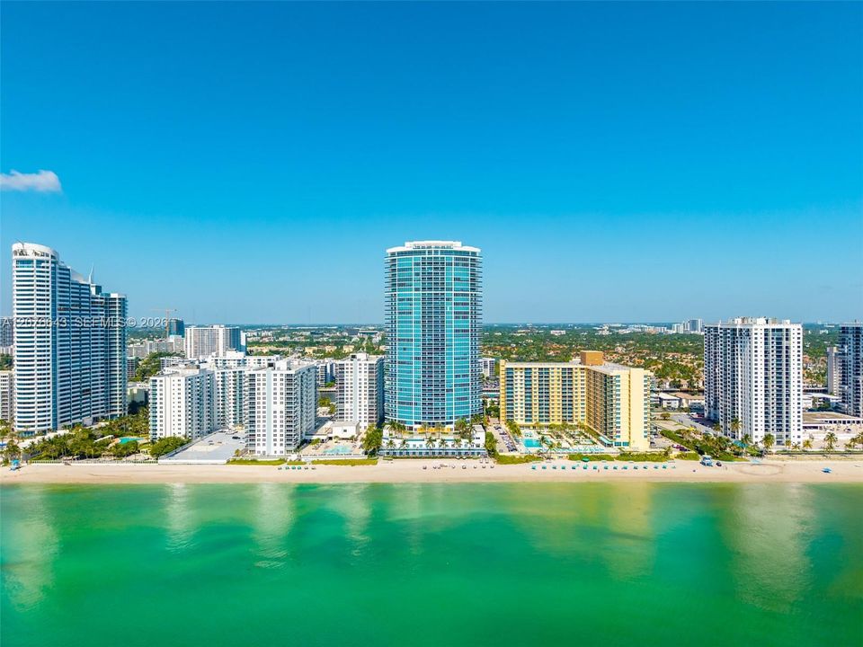 For Sale: $3,195,000 (3 beds, 3 baths, 3062 Square Feet)