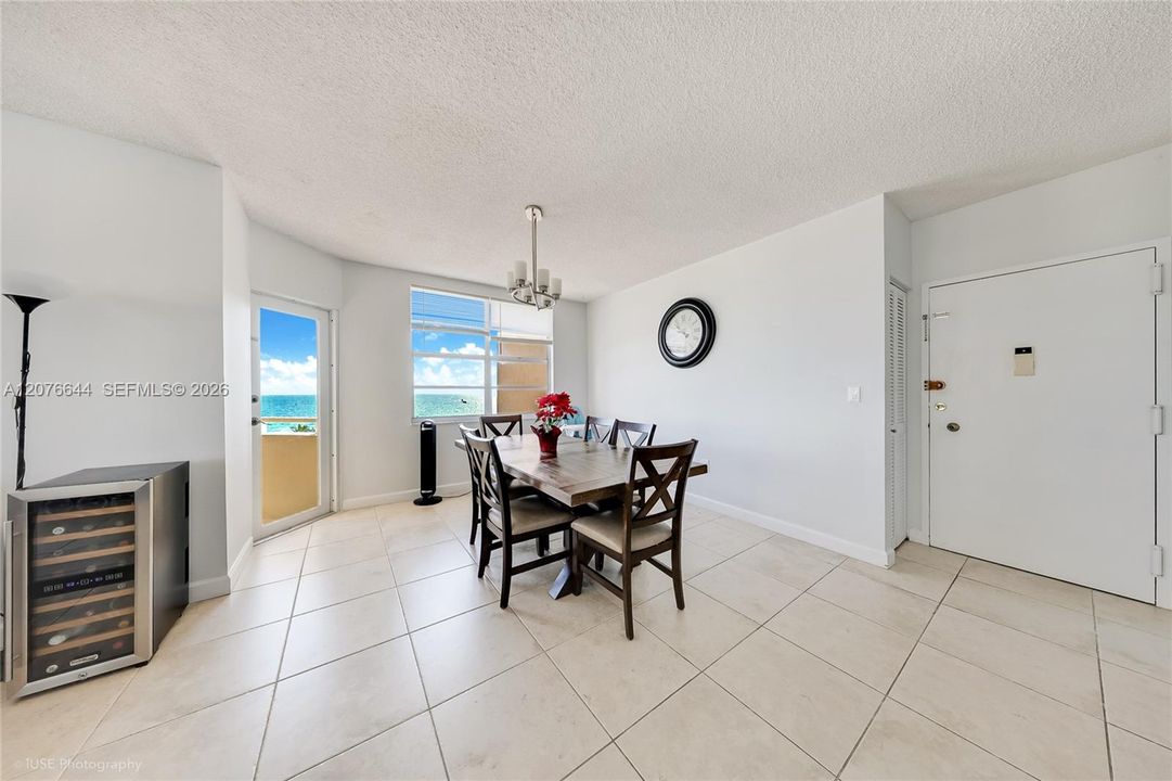 For Sale: $550,000 (2 beds, 2 baths, 1340 Square Feet)