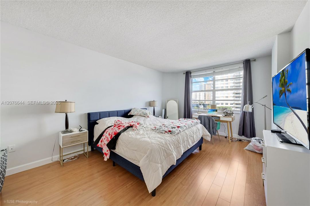 For Sale: $550,000 (2 beds, 2 baths, 1340 Square Feet)