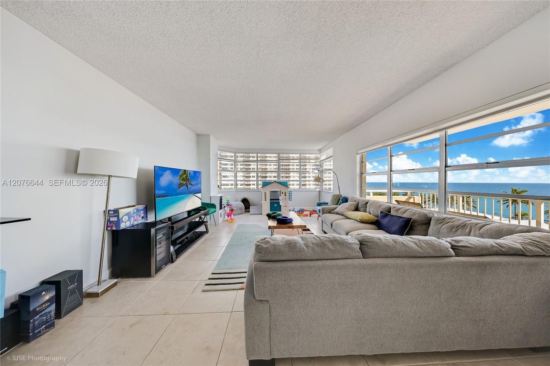 For Sale: $550,000 (2 beds, 2 baths, 1340 Square Feet)