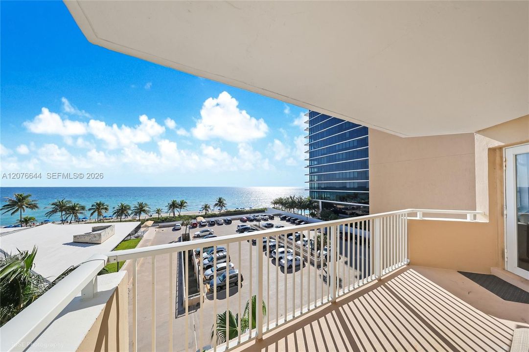 For Sale: $550,000 (2 beds, 2 baths, 1340 Square Feet)