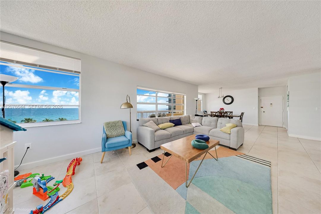 For Sale: $550,000 (2 beds, 2 baths, 1340 Square Feet)