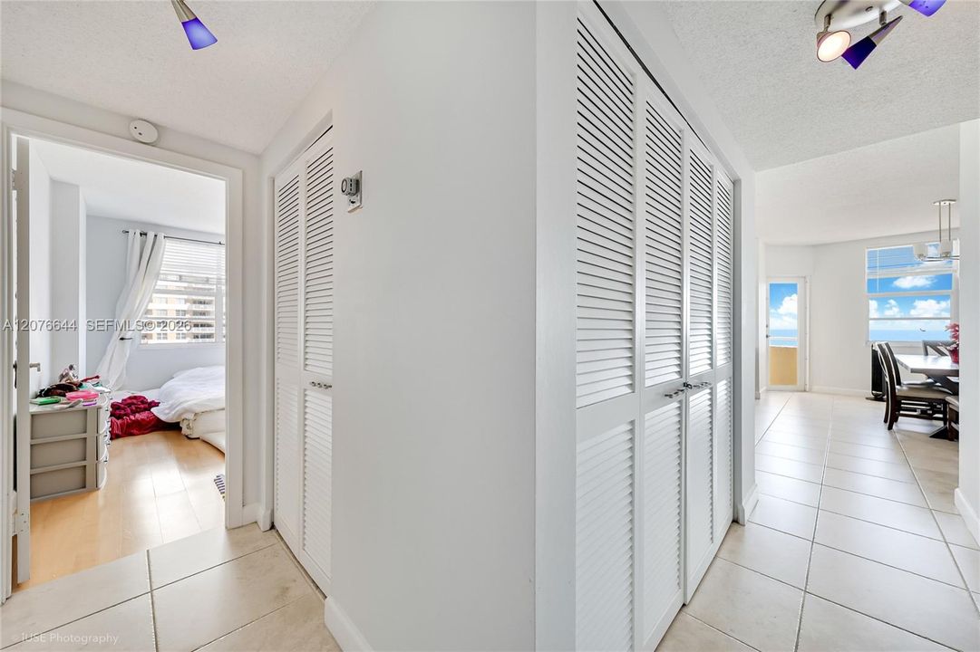 For Sale: $550,000 (2 beds, 2 baths, 1340 Square Feet)