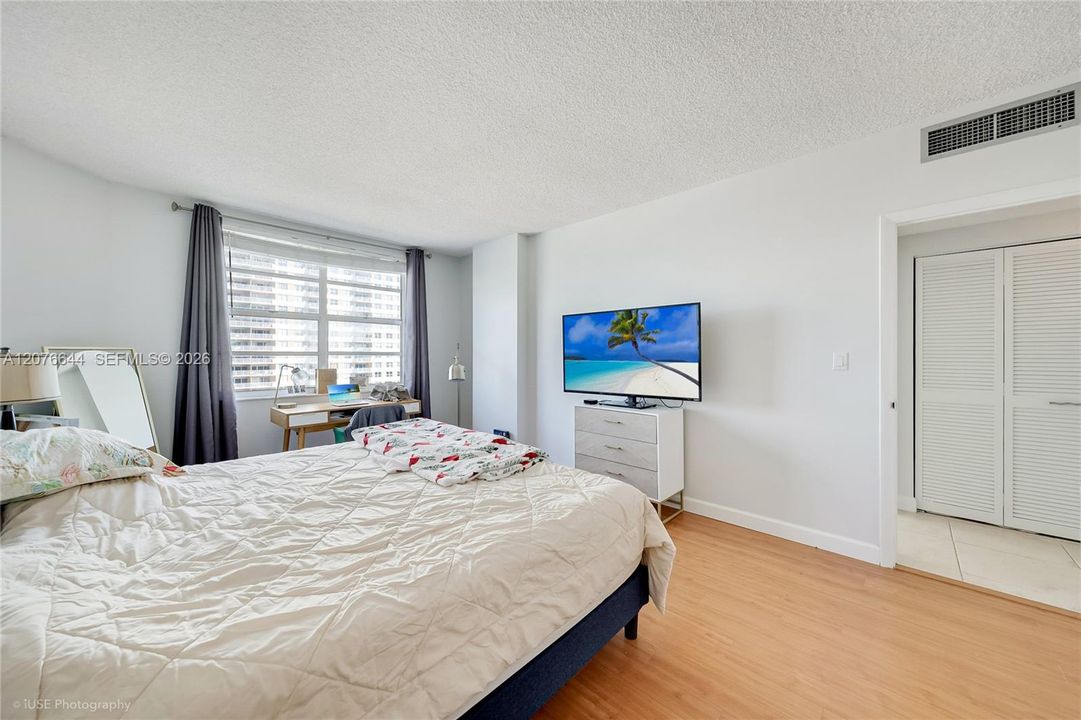 For Sale: $550,000 (2 beds, 2 baths, 1340 Square Feet)