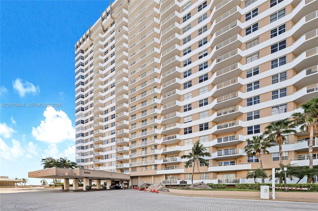 For Sale: $550,000 (2 beds, 2 baths, 1340 Square Feet)