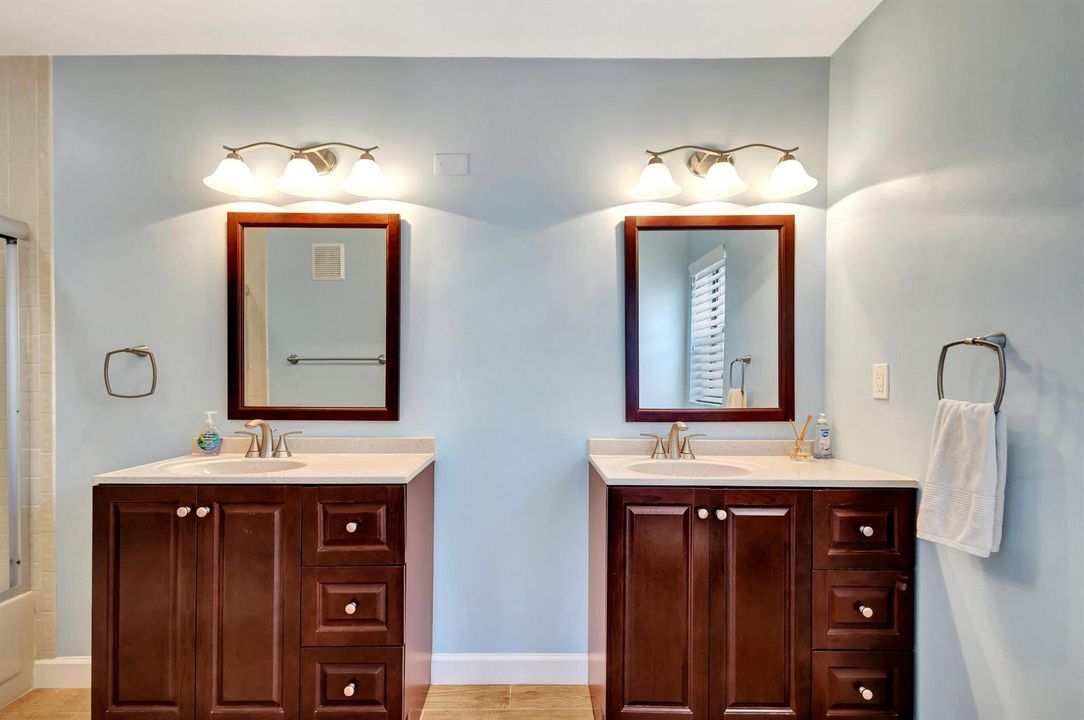 Primary batroom