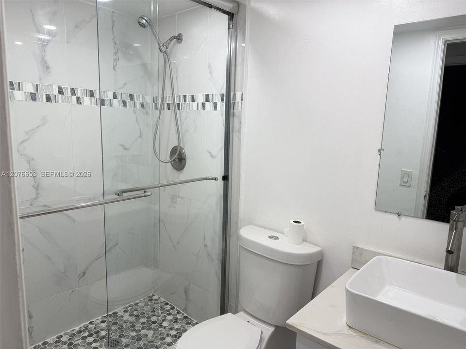 For Rent: $2,100 (2 beds, 2 baths, 890 Square Feet)