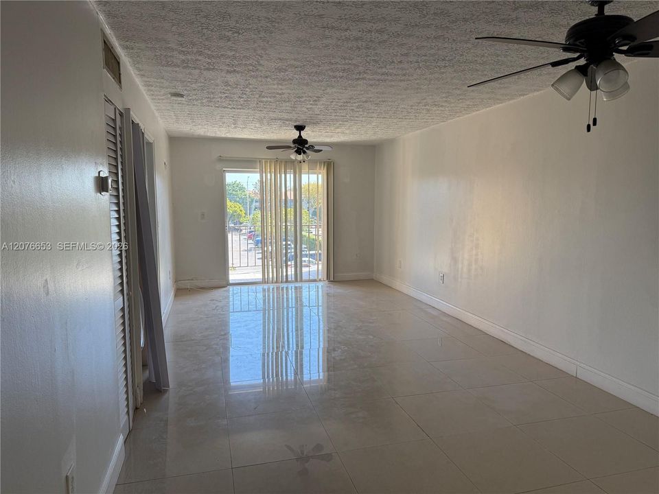 For Rent: $2,100 (2 beds, 2 baths, 890 Square Feet)