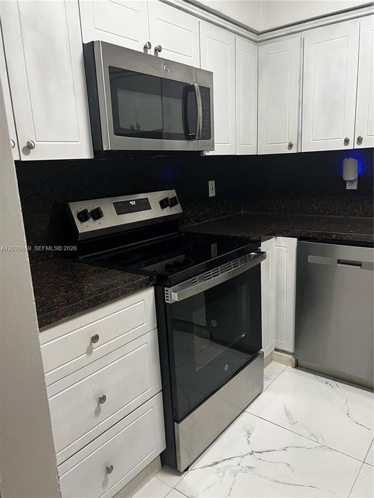 В аренду: $2,600 (2 спален, 2 ванн, 1020 Квадратных фут)