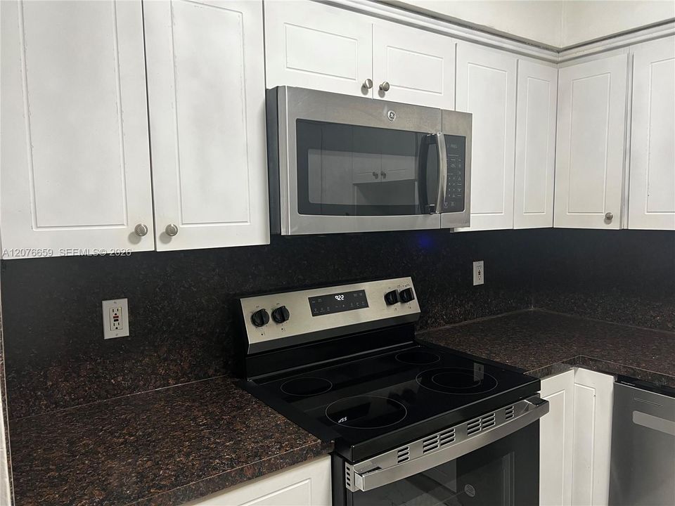 В аренду: $2,600 (2 спален, 2 ванн, 1020 Квадратных фут)