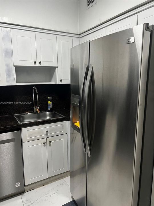 В аренду: $2,600 (2 спален, 2 ванн, 1020 Квадратных фут)