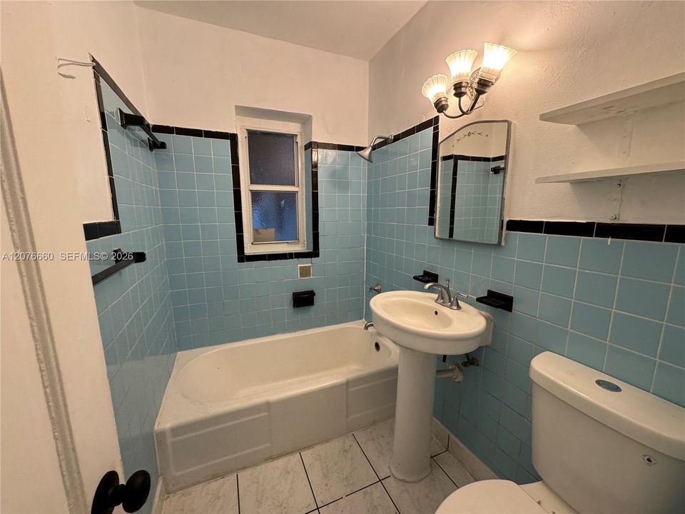En Venta: $749,999 (3 camas, 2 baños, 971 Pies cuadrados)