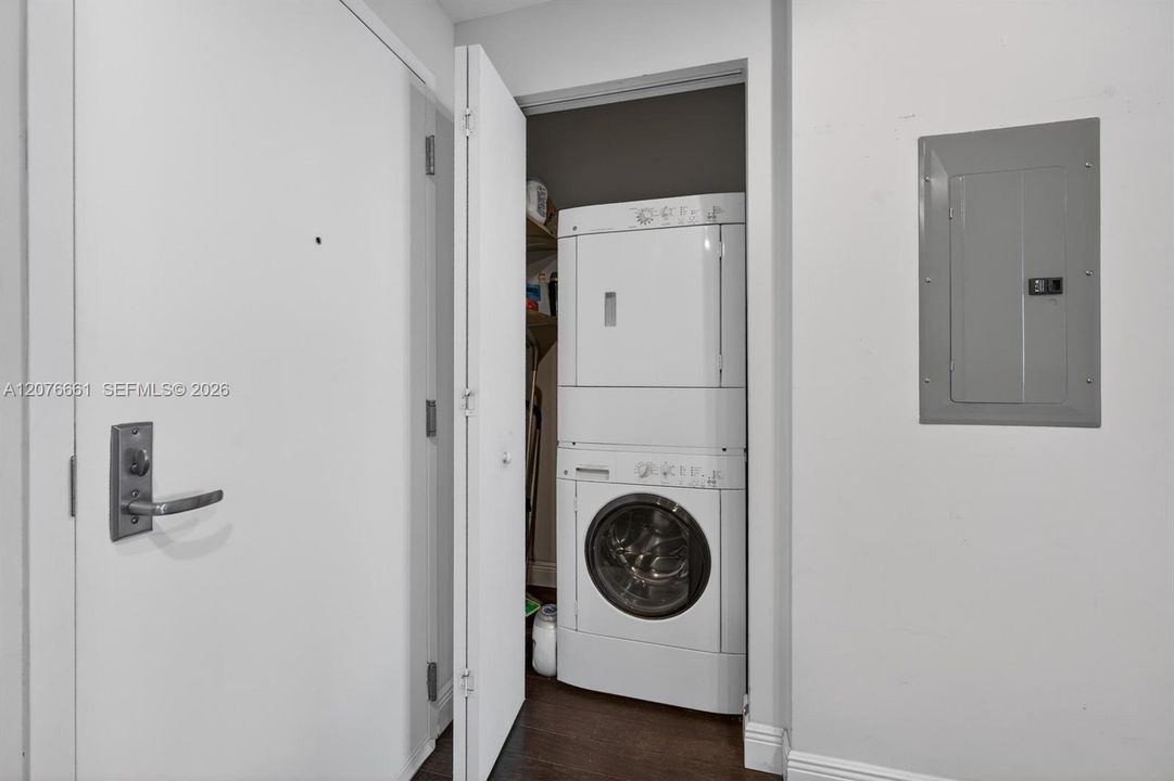 В аренду: $4,950 (2 спален, 2 ванн, 1735 Квадратных фут)